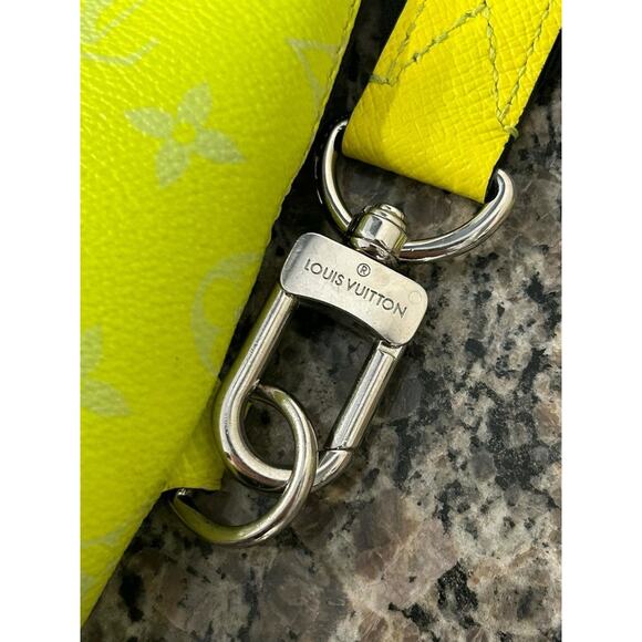 Louis Vuitton Taigarama Duo Sling Bag Neon Yellow 347072 - Picture 4 of 16